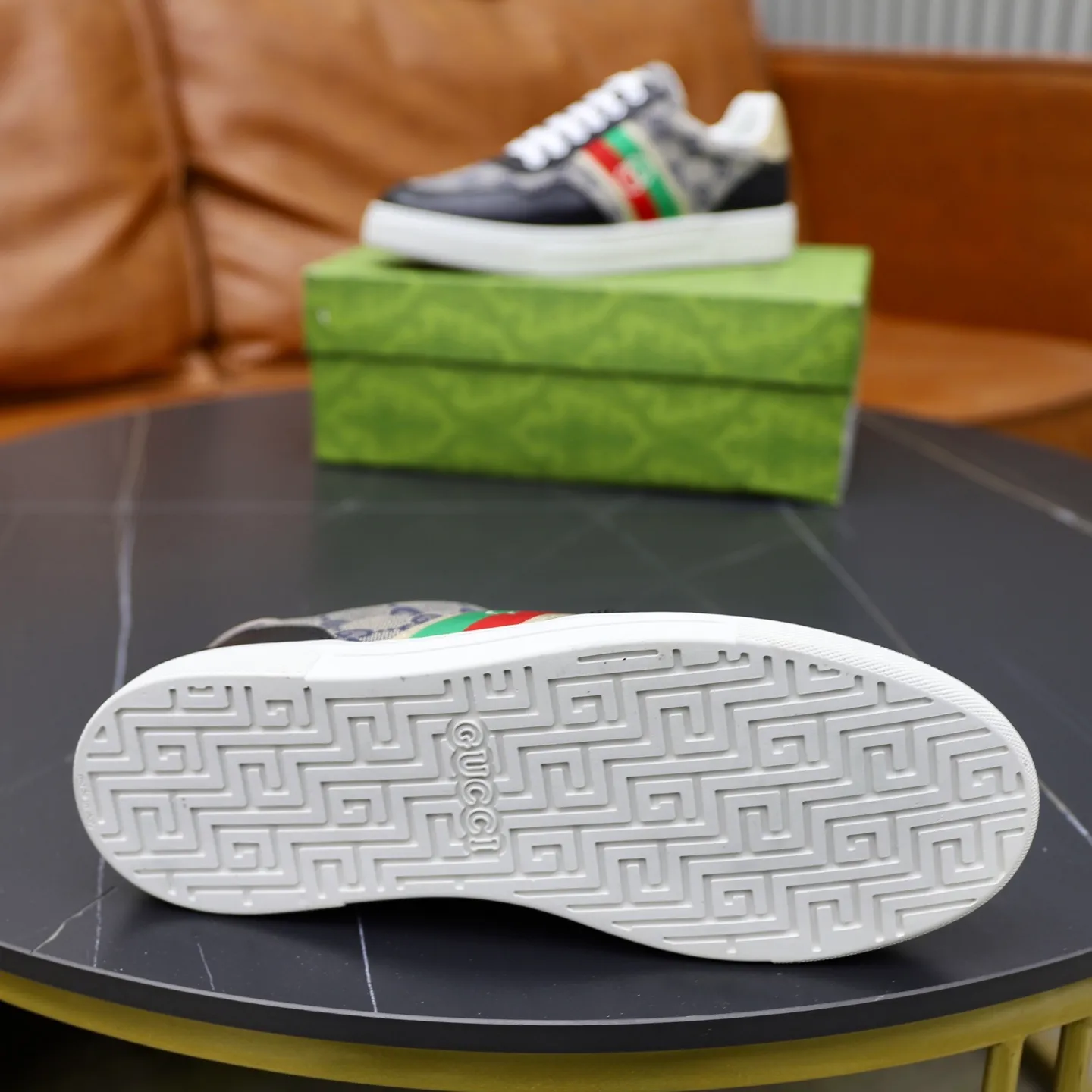 Men's men's shoes 💰440💰🙅‍♂️🙅‍♂️🙅‍♂️ Brand: Gucci GUCCi Standard code: 38-44 (45 customized) Grade: Same as the official website Material: Original material splicing Comfortable and breathable sheepskin lining Lightweight and wear-resistant sports outsole Style category: Men's fashion casual shoes Running sports shoes Distinguished luxury brand elements Top luxury color: actual picture color